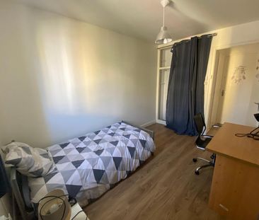 Location Appartement 4 pièces 65m² VALENCE 26000 - Photo 2