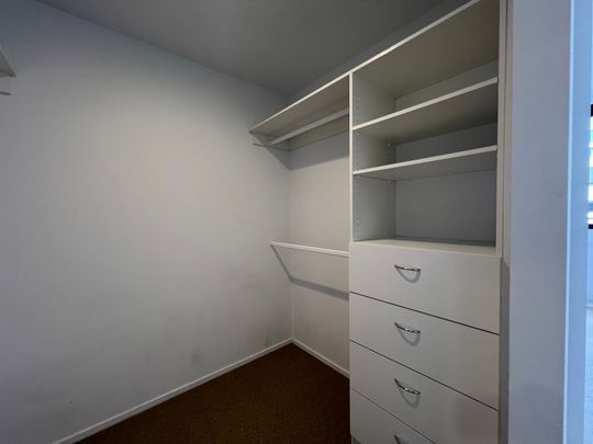 Luxurious 3 bedrooms Living in Camperdown's Heart - Photo 1