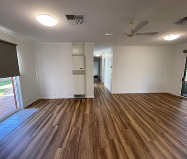 FAMILY HOME IN QUIET COURT - Photo 3