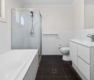 Modern design, spacious, and air-conditioned. - Photo 2