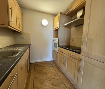 2 bedroom flat to rent - Photo 2