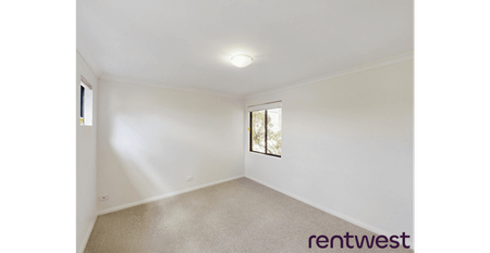 IMMACULATE & SPACIOUS - Photo 2