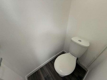 Page Moss Lane Bed Town, L14 - Photo 5