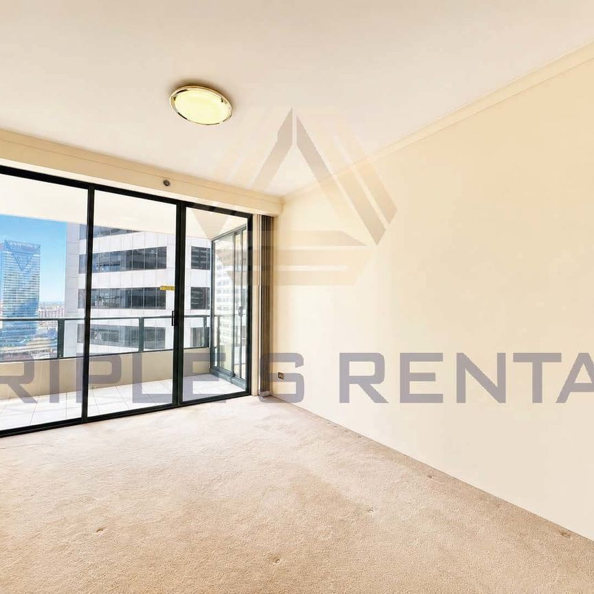 Spacious 2-Bedroom Apartment with Water Views in Prime CBD Location - Photo 1
