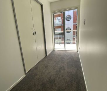 Modern 2-Bedroom Apartment in St Lukes - Photo 2