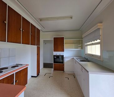 Charming 3-Bedroom Home Close to Town & Sporting Fields - Photo 5