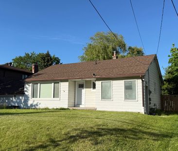 For Lease - 75 Aragon Avenue Unit# Bsmt, Toronto, Ontario - Photo 1