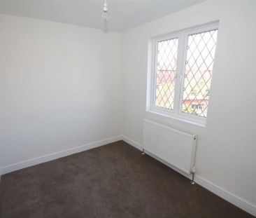 3 bedroom private hall to rent - Photo 2