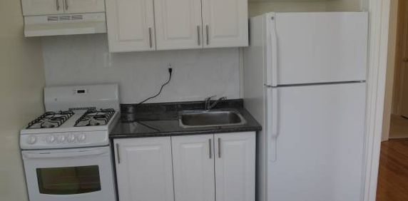 2 Bedroom - DOWNTOWN !!!!!! - Photo 2