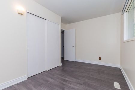 For Lease - 1518 Oran Court Unit# Upper, Mississauga, Ontario - Photo 3