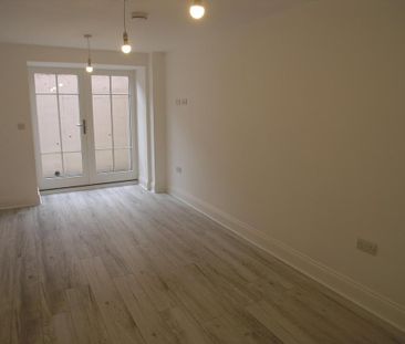 1 bedroom ground floor flat to rent - Photo 1