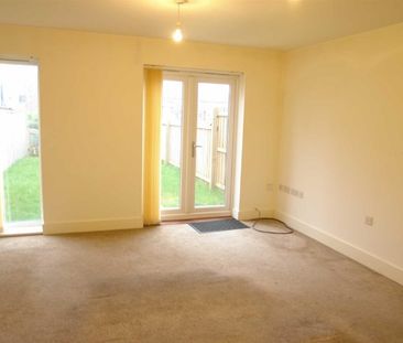 2 Bedroom House - Terraced - Photo 3