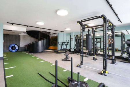 **RENT INCENTIVE 2 weeks rent free for September move ins** Rent at Thames Quarter; this 7th floor, 2 bedroom, 2 bathroom, apartment with superb on site residents facilities. - Photo 5