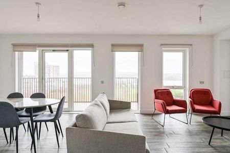 Millet Place, Royal Docks, E16 - Photo 3