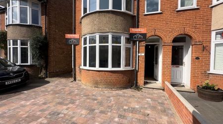 1 bedroom in a house share to rent - Photo 3