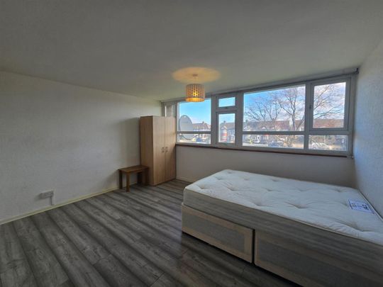 Great Cambridge Road, Enfield EN1, London - Photo 1