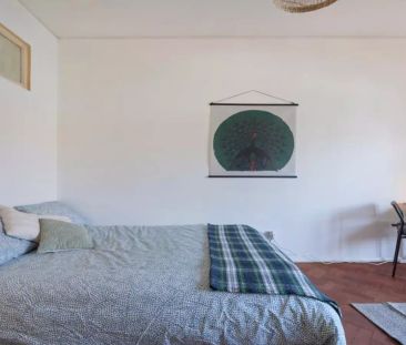 Room for rent in 6-bedroom apartment in Ajuda, Lisbon - Foto 2