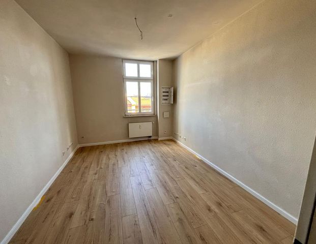 Für Sie in Sanierung! 4-Raum-Wohnung direkt am Hasselbachplatz - Photo 1