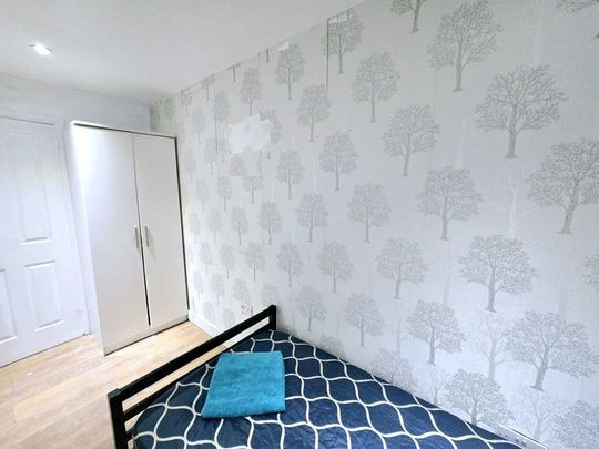 Room in a Shared Flat, Barking Road, E6 - Photo 1