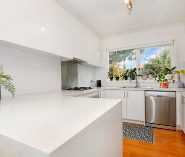 Three bedroom townhouse in leafy location! - Photo 6