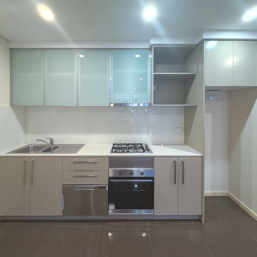 1 bedroom apartment - 25% below market rent - Photo 1