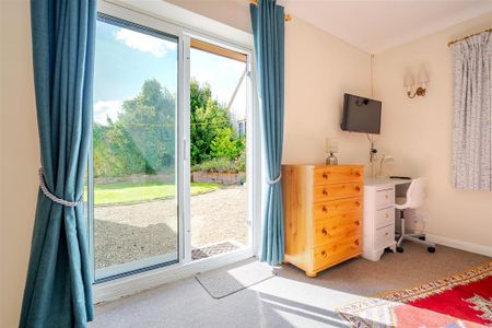 1 bedroom semi-detached bungalow to rent - Photo 2