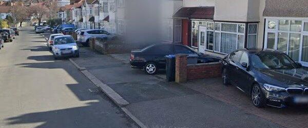 5 Bed End Terrace, Queensbury Road, NW9 - Photo 1