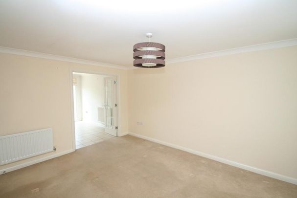 4 bedroom end of terrace house to rent - Photo 1