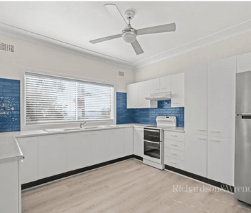 Well Presented Family Home with Views of Brisbane Waters - Photo 4