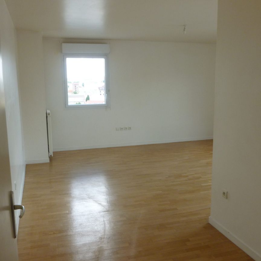 APPARTEMENT 2P - 56.80 M² AVEC BALCON - VITRY-SUR-SEINE - Photo 1