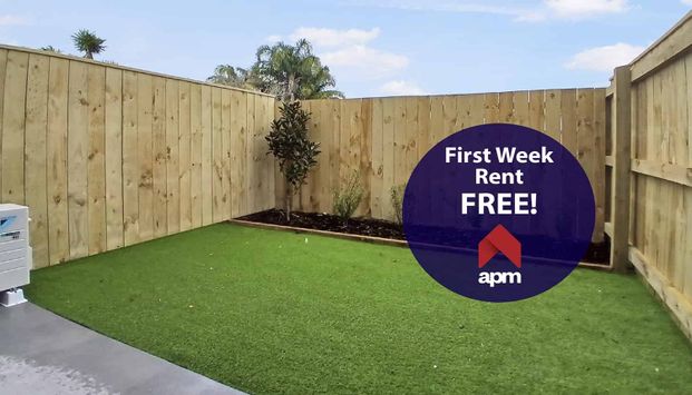 Modern two bedroom townhouse! - Photo 1