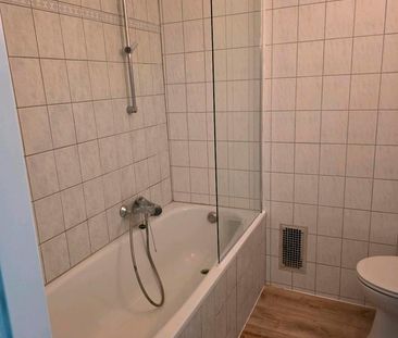 Frisch Renovierte Wohnung direkt an der Uni für 2er WG geeignet - Foto 1