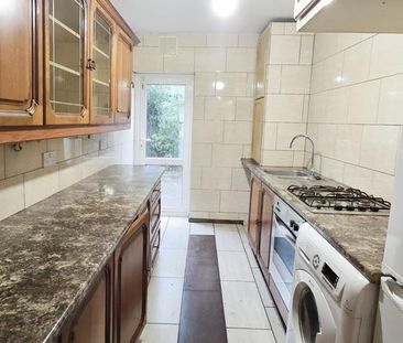 4 bedroom terraced house to rent - Photo 6