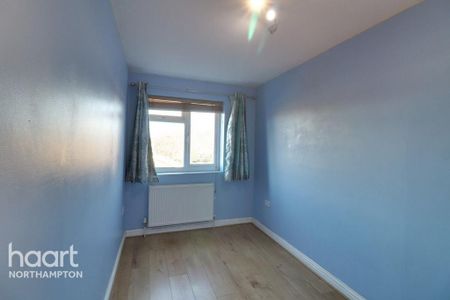 4 bedroom semi-detached house to rent - Photo 3