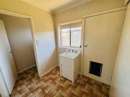 Well Located and Well Presented 2 Bedroom Unit! - Photo 2