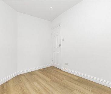 Walnut Tree Avenue, Mitcham, CR4 3AB - Photo 1