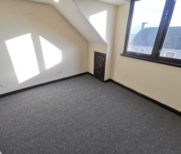 3 bedroom flat to rent - Photo 2