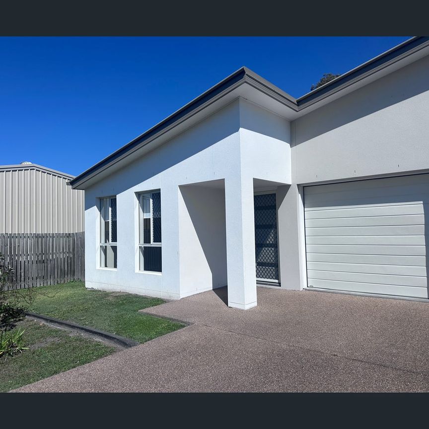 1/96 Bradman Way, Urangan, Qld 4655 - Photo 1