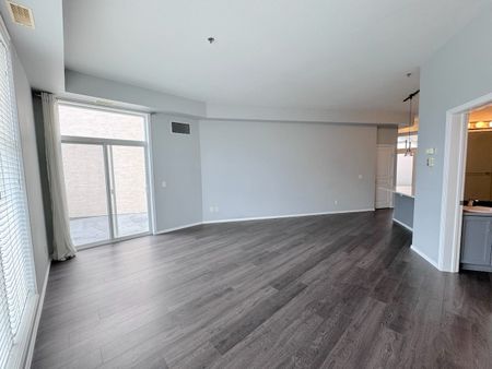 Avail. Dec 1st: Downtown – Top floor, 1 bedroom condo - Photo 4