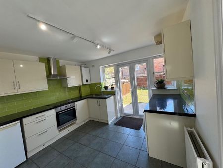 2 bedroom end of terrace house to rent - Photo 4