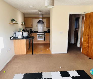 2 bedroom flat to rent - Photo 2