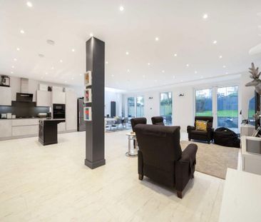 5 bedroom detached house to rent - Photo 2