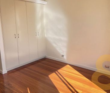 EXECUTIVE THREE BEDROOM TOWNHOUSE - Photo 3