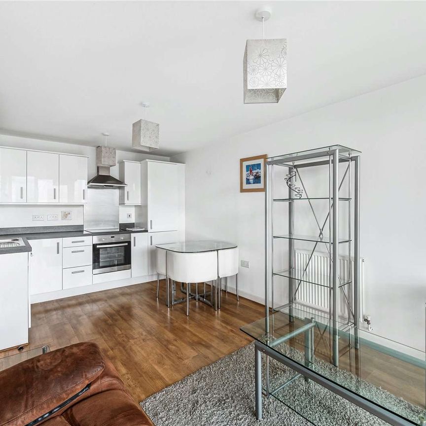 A modern one bedroom apartment with gym access. - Photo 1