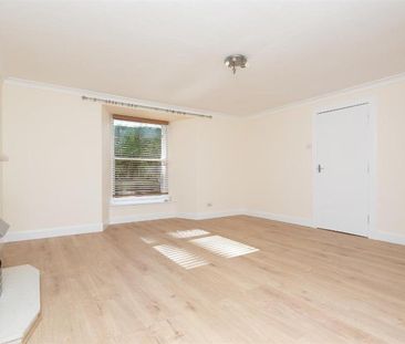 3 bedroom flat to rent - Photo 6