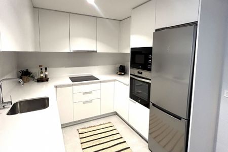 2 Bedroom Apartment For Rent in Nueva Andalucía, Málaga - Photo 5