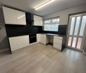 2 bedroom semi-detached house to rent - Photo 5