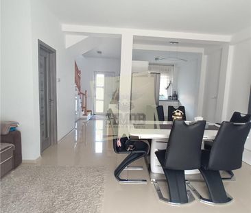Casa cu 3 camere 3 balcoane si parcare privata in Selimbar - Photo 5