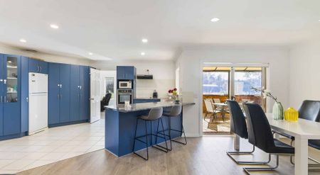 Spacious 4-Bedroom Family Home with Ensuite & Two Living Areas - Photo 4