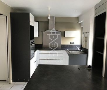 PLOEMEUR Centre- Du charme pour cette maison T4 avec jardinet et pa... - Photo 2